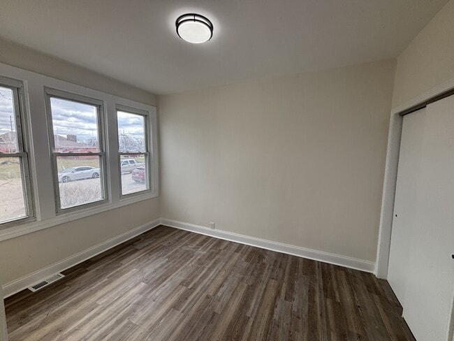 Photo - 1368 Waite St