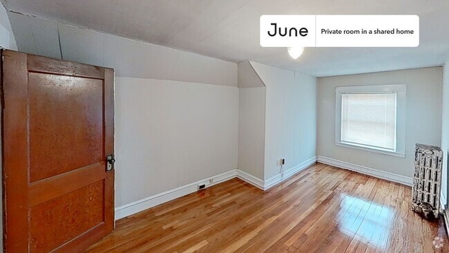 Building Photo - Private bedroom in 4 bed/1 bath Home Unit D