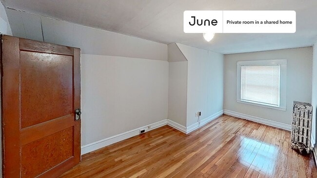 Private bedroom in 4 bed/1 bath Home - Private bedroom in 4 bed/1 bath Home Unit D