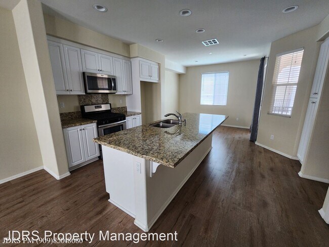 Photo - 3 br, 2.5 bath House - 140 Royal Way