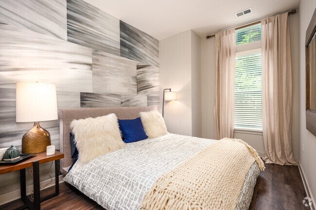 1BR, 1BA - 761SF