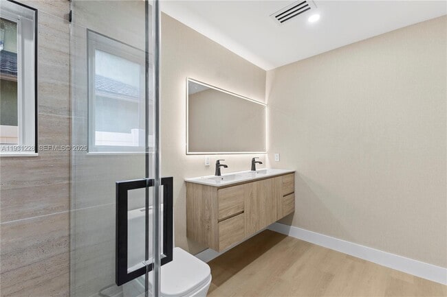 Photo - 16859 Crestview Ln