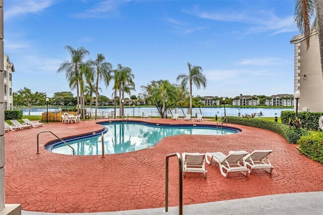 Photo - 2831 N Oakland Forest Dr Unit 103