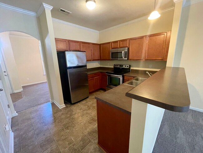 Kitchen - 402 Glenhaven Ln