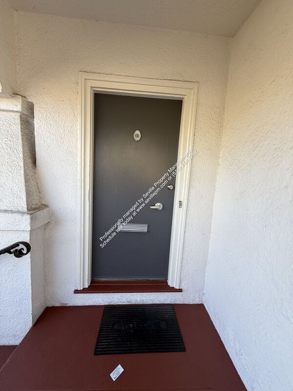 Photo - 2808 Dohr St