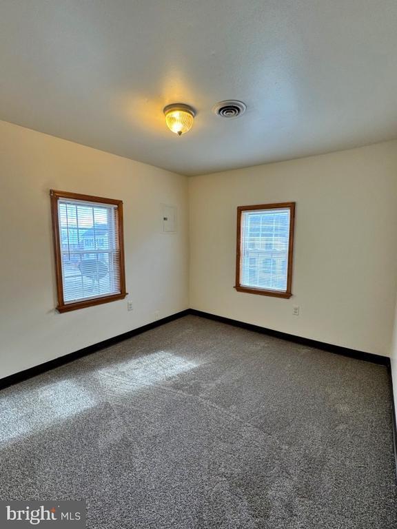 Photo - 333 W King St