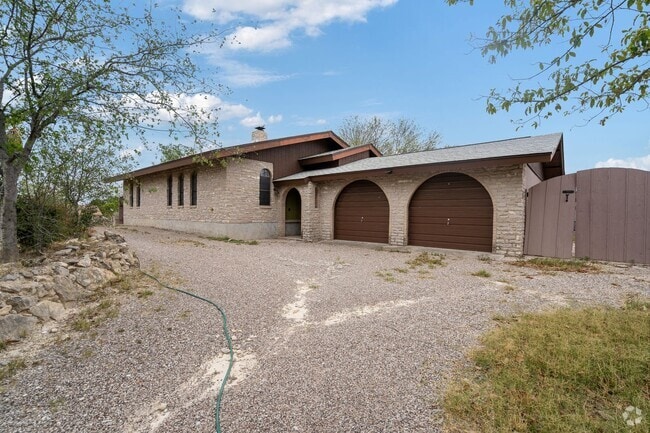 Building Photo - 136 Rhonda Dr Rental