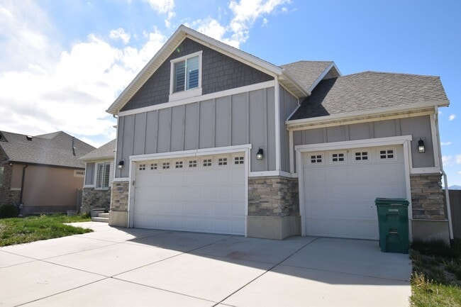 Photo - Spacious and Bright 5 Bed 3.5 Bath in Riverton!!
