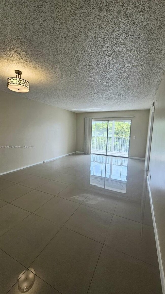 Photo - 1401 SW 128th Terrace Unidad 410H