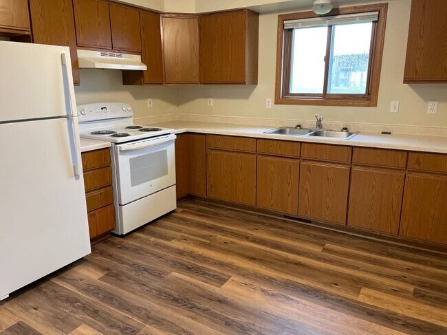 Photo - 700 Steven Ave