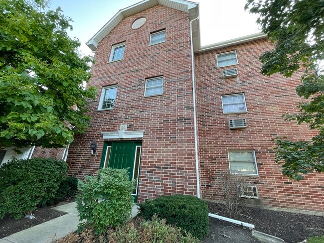 Building Photo - 551 Leah Ln Unit 3F Rental