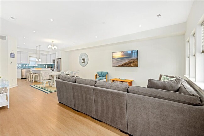 Building Photo - 1 N Austin Ave Unit ID1308998P Rental
