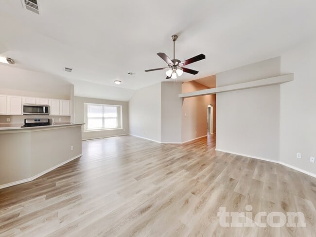 Photo - 6701 Fairglen Dr