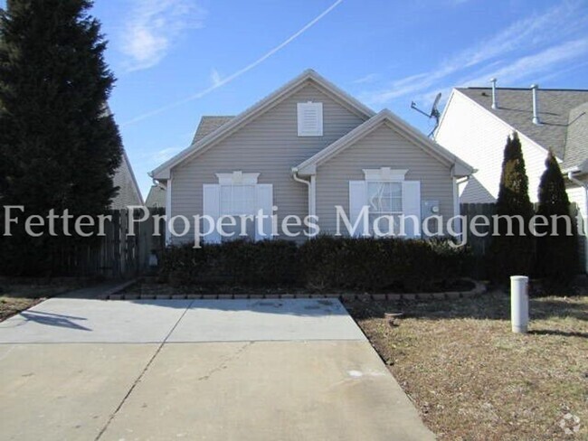 Building Photo - Dazzling Newburgh Home!