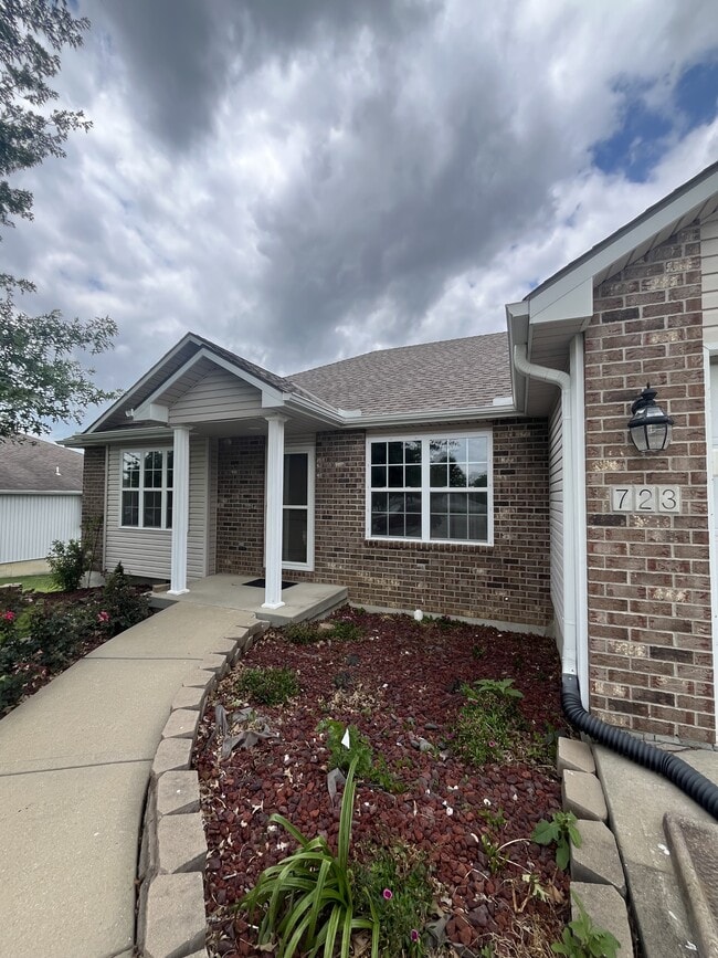 Photo - 723 Iron Horse Dr