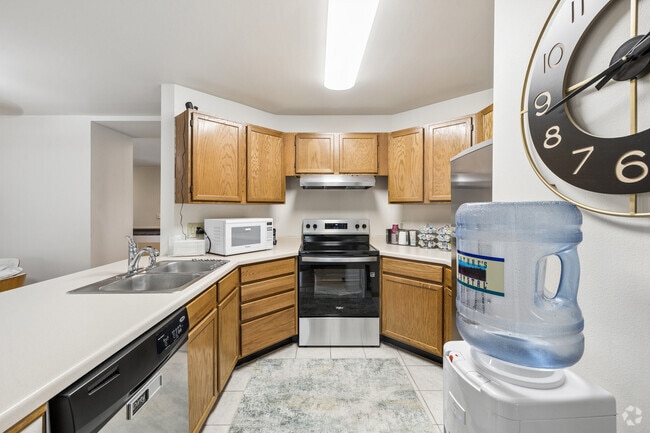 2BR, 2BA - 1,040SF - Kitchen