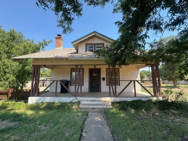 Building Photo - 707 W 5th St Rental