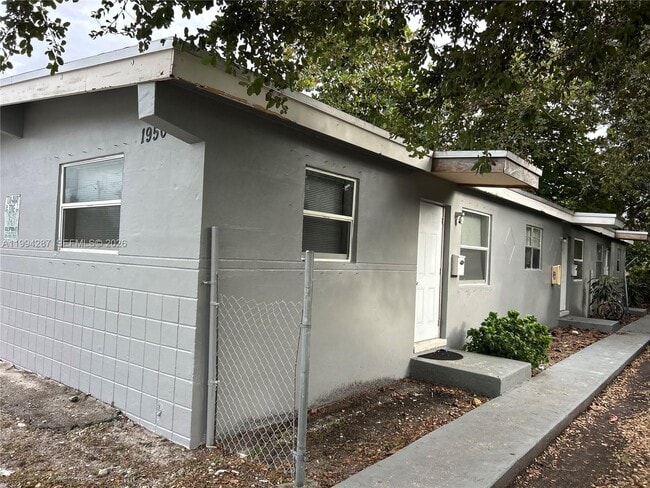 Photo - 1950 Washington Ave Unidad 2