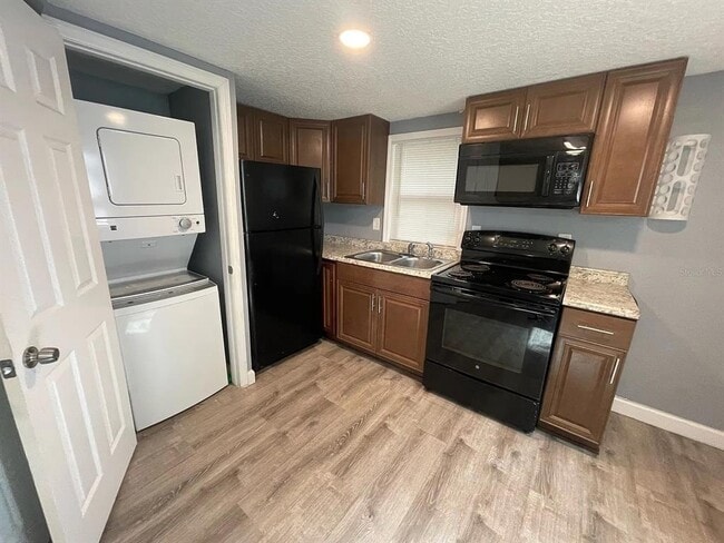 Photo - 1020 W Portage St