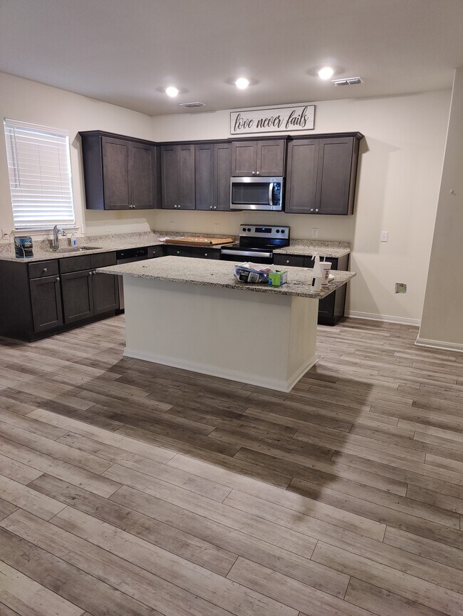 Photo - 2038 Wooley Way