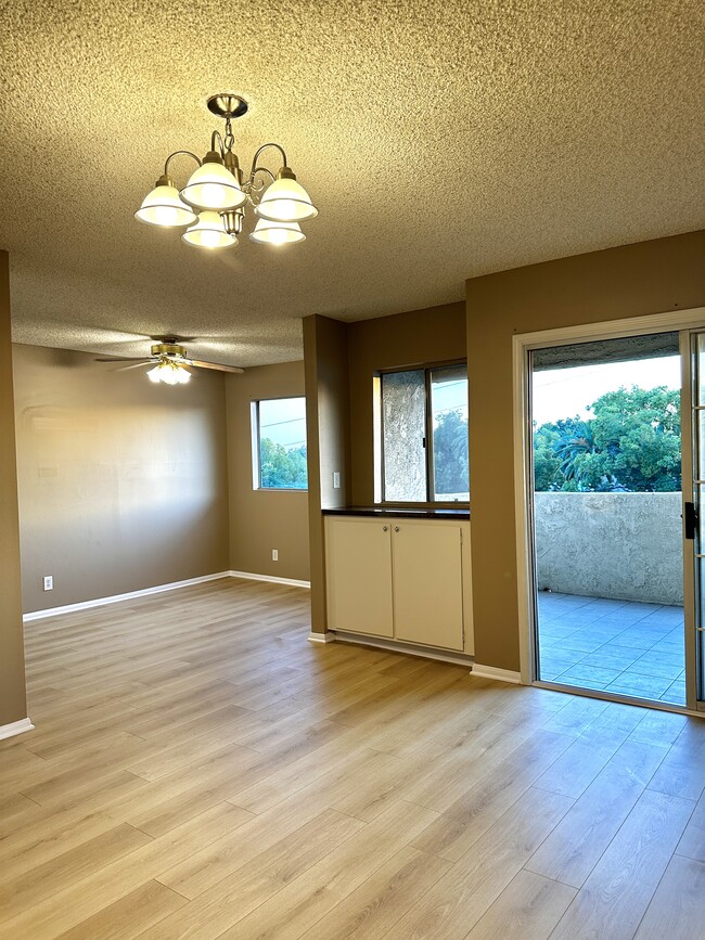 Building Photo - 125 S Sierra Madre Blvd Unit 312