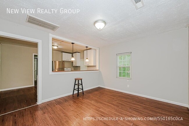 Photo - 3214 Kalynne St