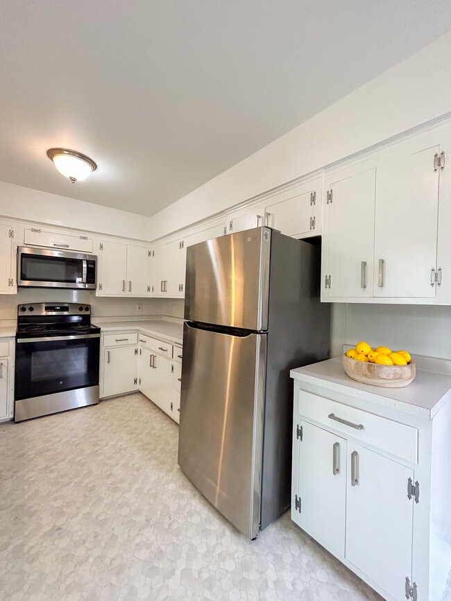 Photo - 6300-6310 Vernon Ave