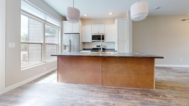 Photo - 203 Short St