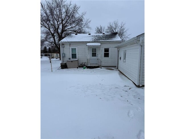 Photo - 320 E Main St