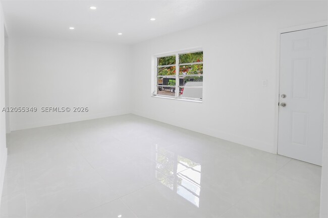 Photo - 995 SW 14th Ave Unit 995