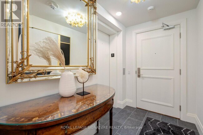 Photo - 285 Avenue Rd Unit 303