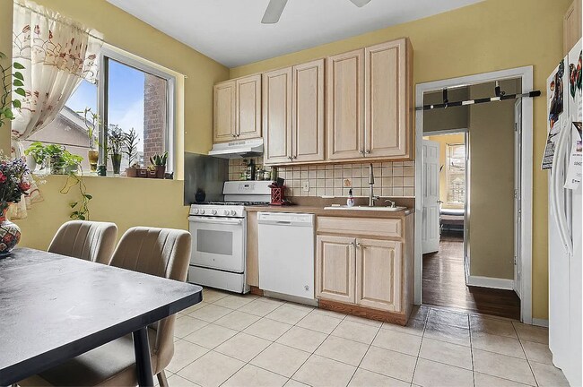 Photo - 1761 E 16th St Unit 2F