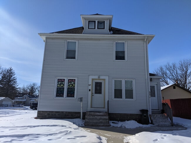 Photo - 626 4th St SE Unit #2 - Upper