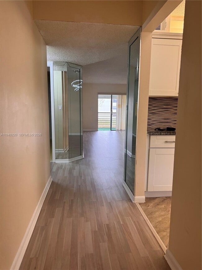 Photo - 4950 E Sabal Palm Blvd Unidad 204