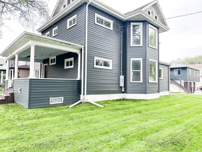 Photo - 403 8th Ave S Unidad Whole