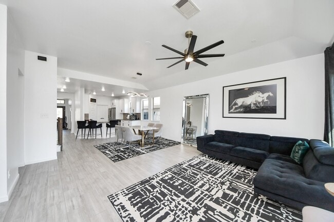 Photo - 8111 Fairfield Mnr Wy