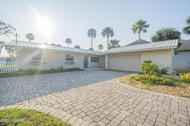 Photo - 450 Lambert Ave