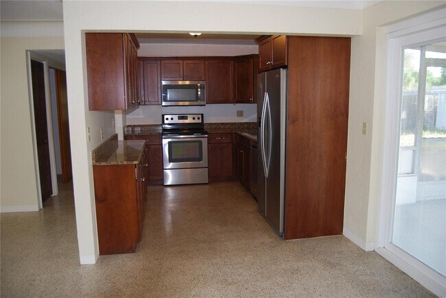 Photo - 2871 67th St N