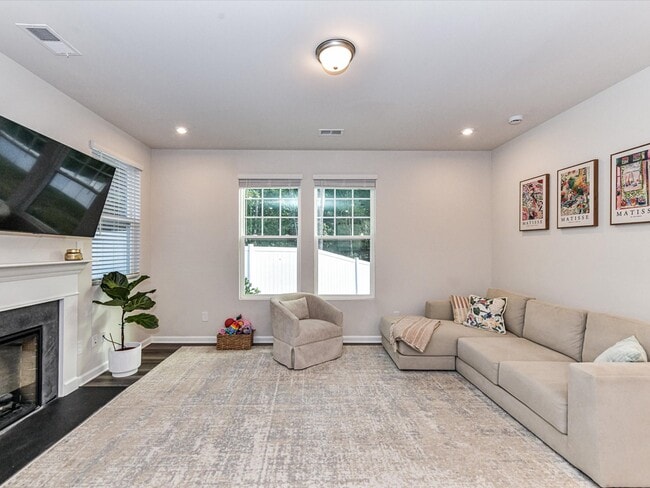 Photo - 5661 De Vere Dr