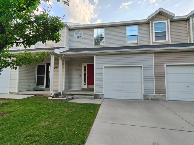 Photo - Spectacular 3-Bedroom Draper Townhouse with Garage