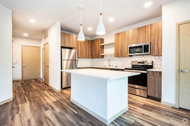 1BR, 1BA - 775SF