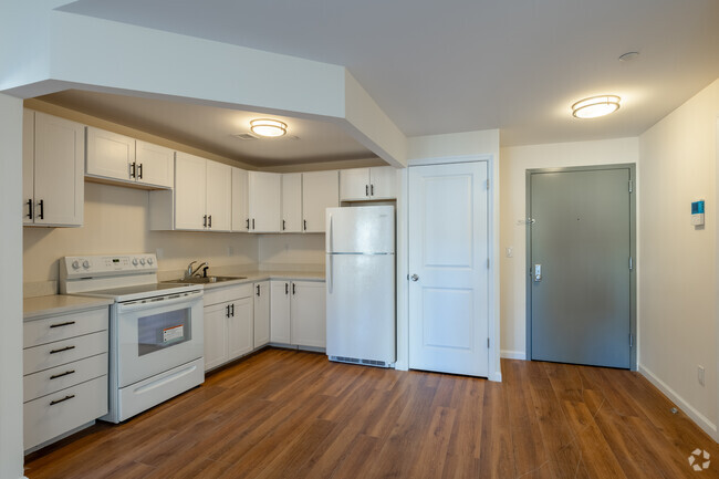 Interior Photo - 2065-2067 Ryer Avenue Rental