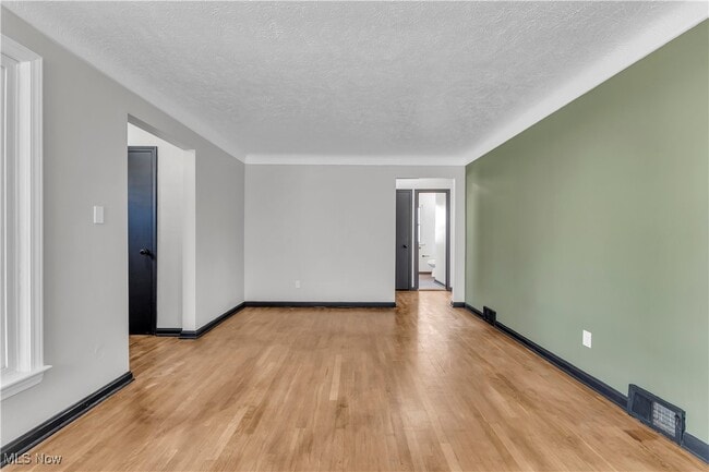 Photo - 24330 Glenforest Rd