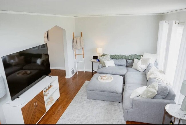 Photo - 11430 S Lothair Ave Unidad 2 Rental