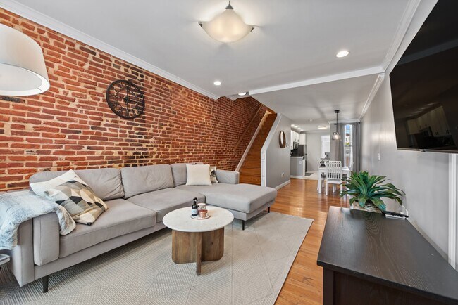 Photo - 8 E Randall St