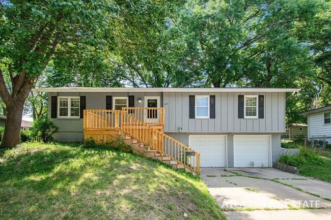 Building Photo - 625 NW Kay Dr Rental