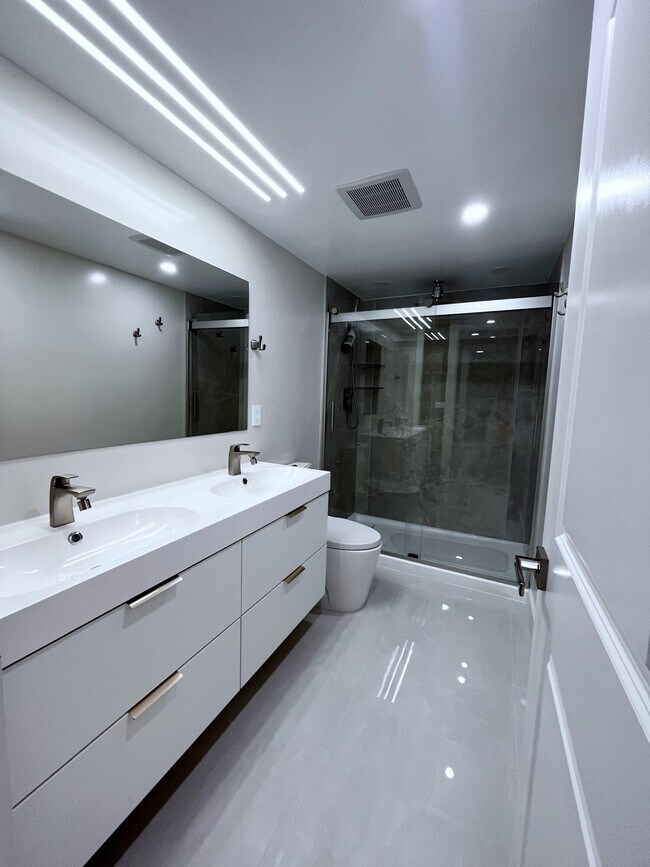 Photo - 1731 Presidential Way Unidad C203 Rental