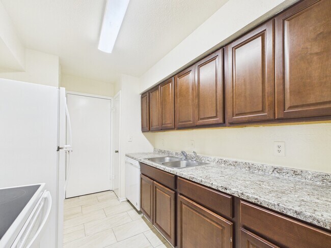 Photo - 9700 Leawood Blvd Unidad 322