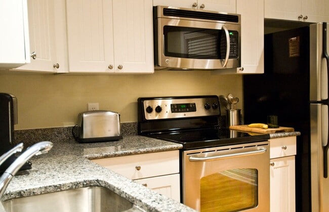 Photo - 3 Bedroom Townhouse at the Woodlands - END UNIT * only $500 deposit - End Unit Unidad #201