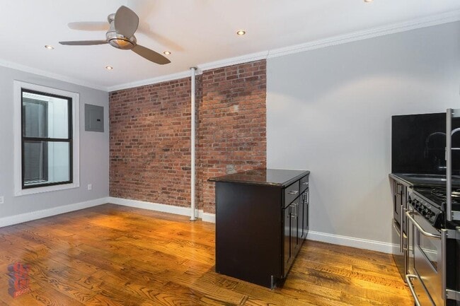438 W 52nd St Unit 7C